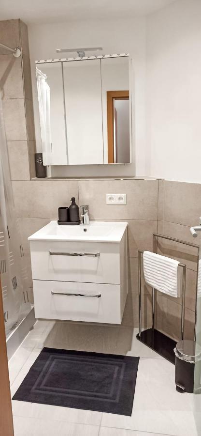 Schone 2 Zw In Sindelfingen - Maichingen *Daimler Appartamento Esterno foto